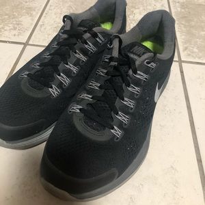 Pre-owned lunar glide 4 size 10